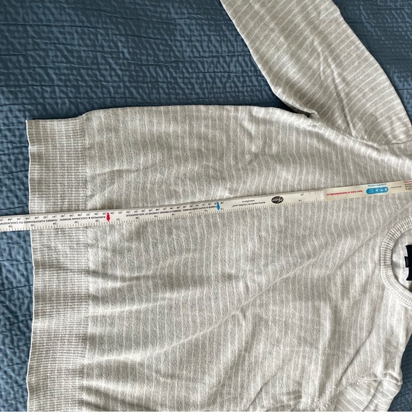 American Eagle men’s sweatshirt, medium, grey with white stripes. - Picture 4 of 6